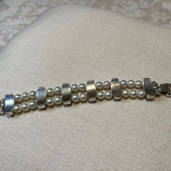 Bracelet and earring set crystal embellished double row faux pearl silver toned - Picture 9 of 9